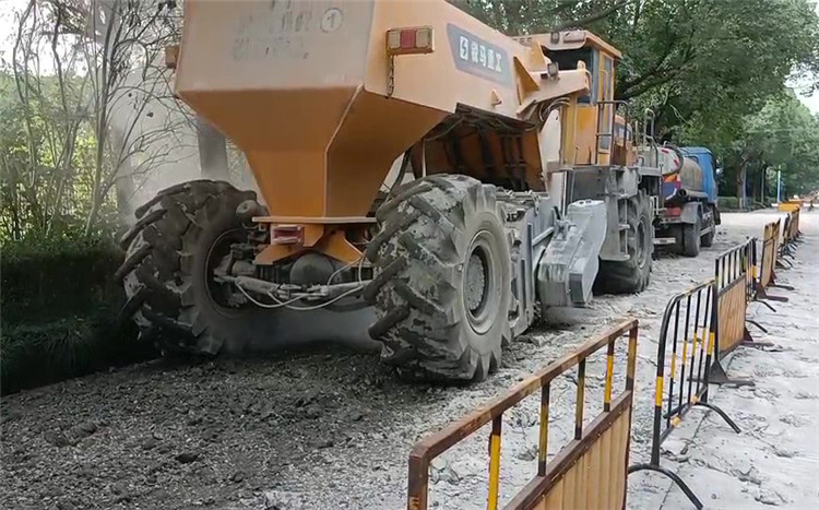 上海曹新公路冷再生工程 (3).jpg